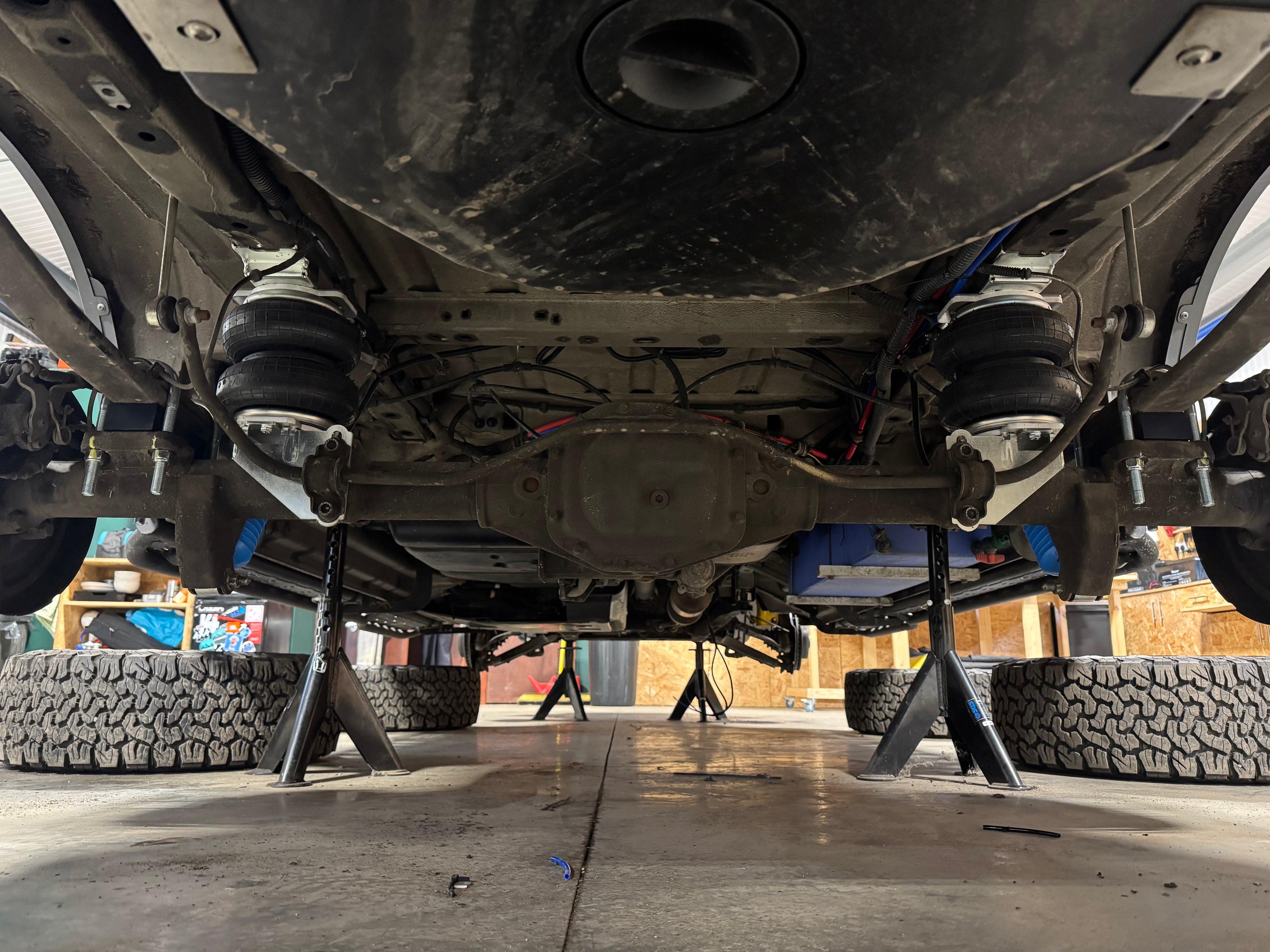 MAN TGE 2017 + Digital Gauge Semi-Air Comfort Suspension System (FWD) | Dash Mounted Gauge