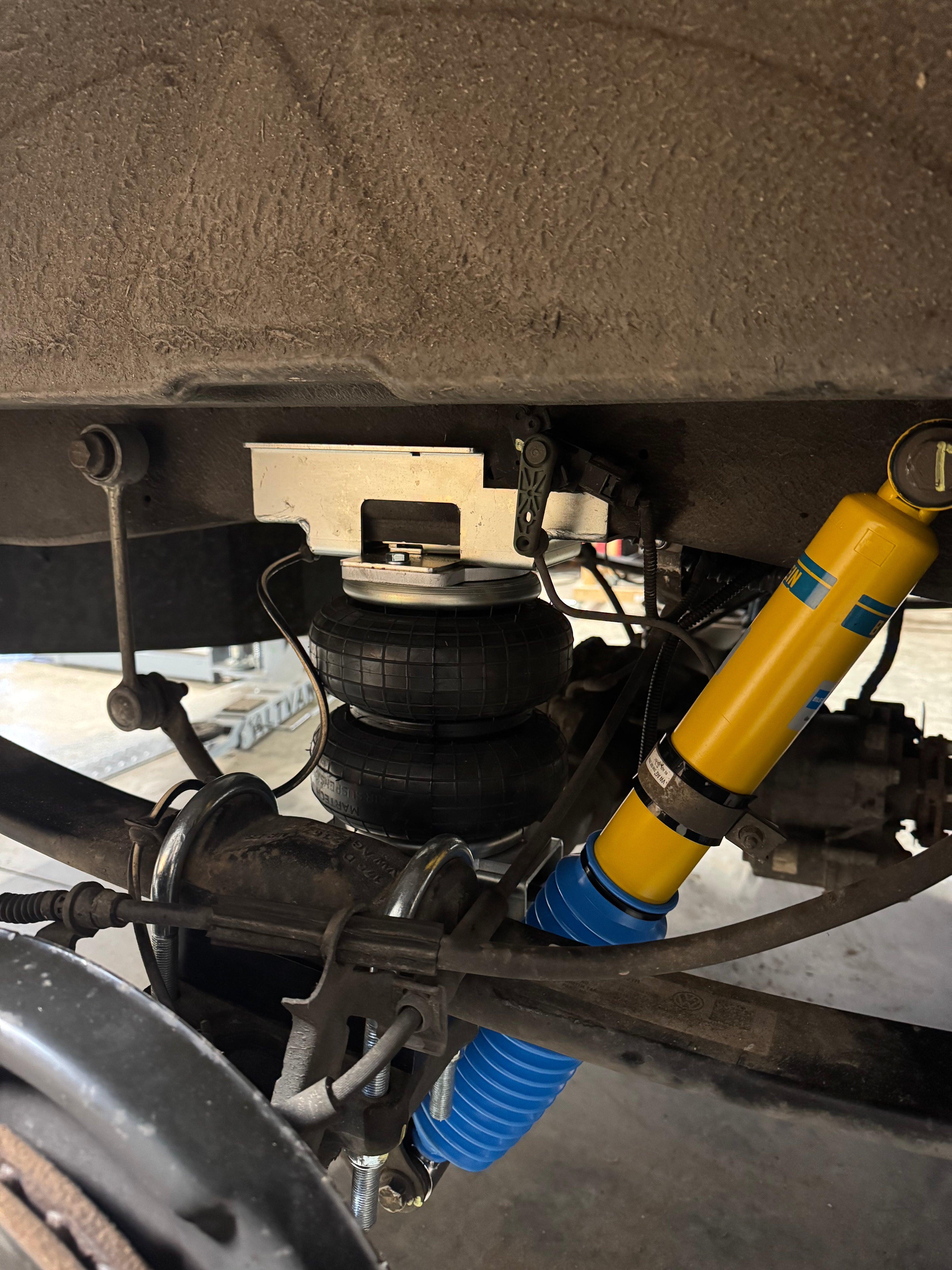 VW Crafter / MAN TGE 2017 + Digital Control Semi-Air Suspension System (RWD)