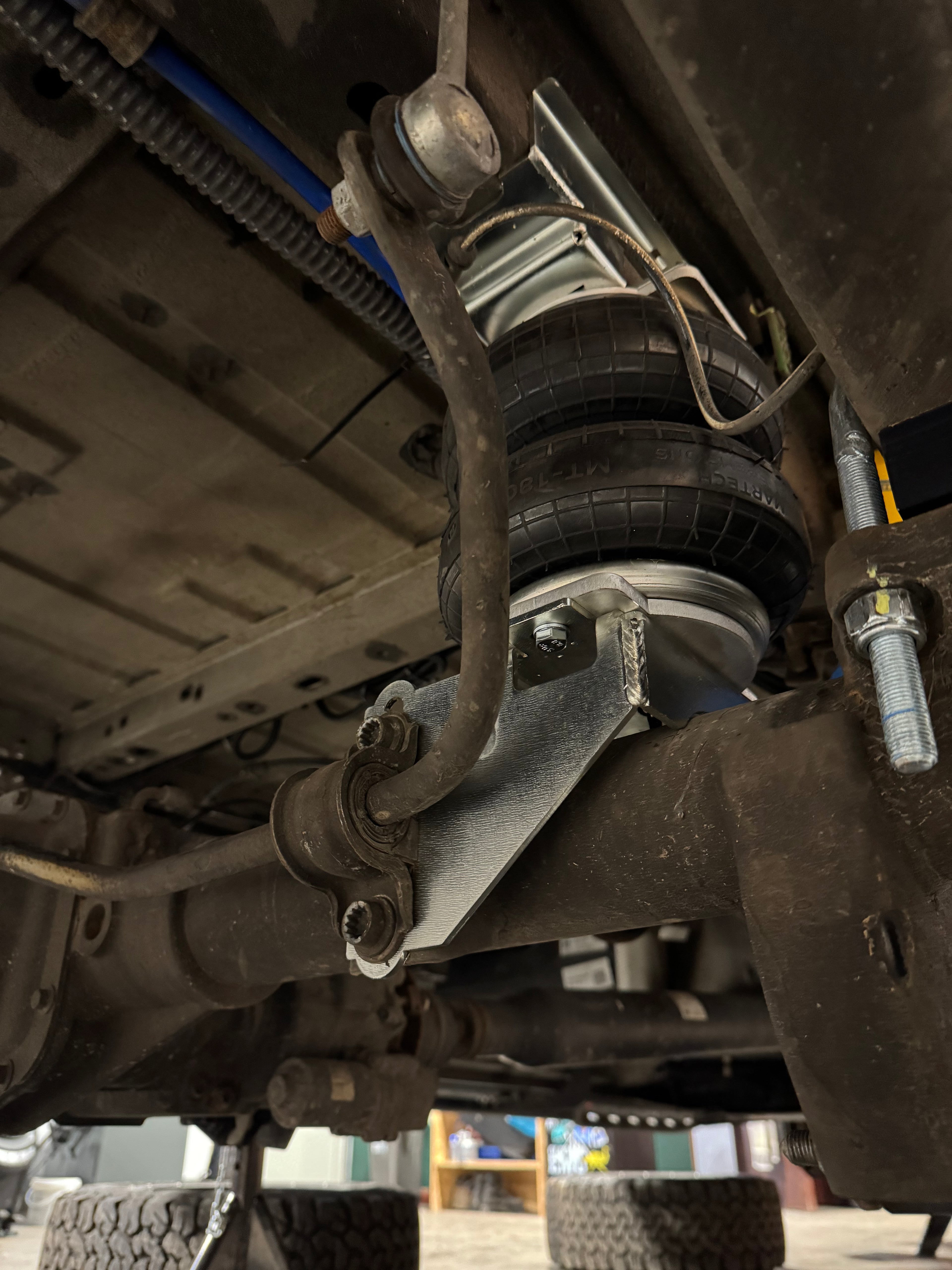 VW Crafter / MAN TGE 2017 + Digital Control Semi-Air Suspension System (RWD)